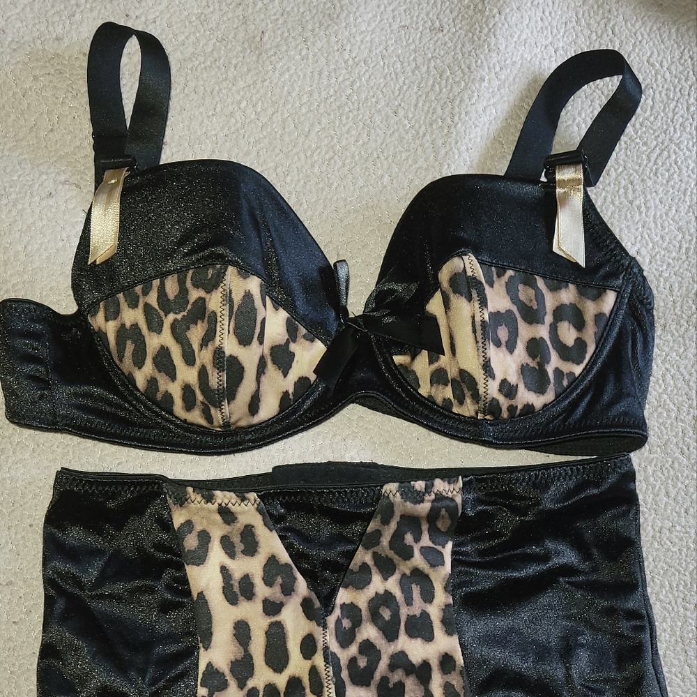 Leg Avenue animal print lingerie set